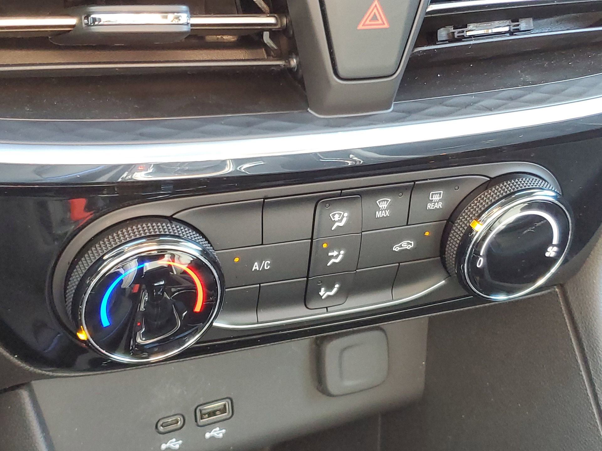 Used 2025 Buick Encore GX Sport Touring image 29