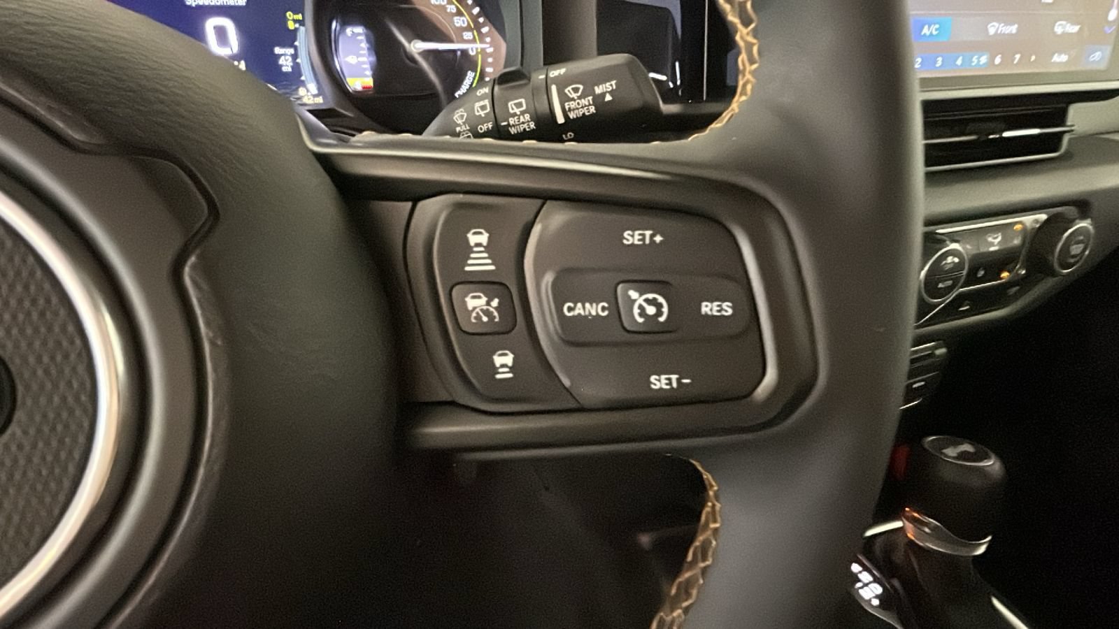 Used 2024 Jeep Wrangler Unlimited w/ Convenience Group AWD/4WD image 20