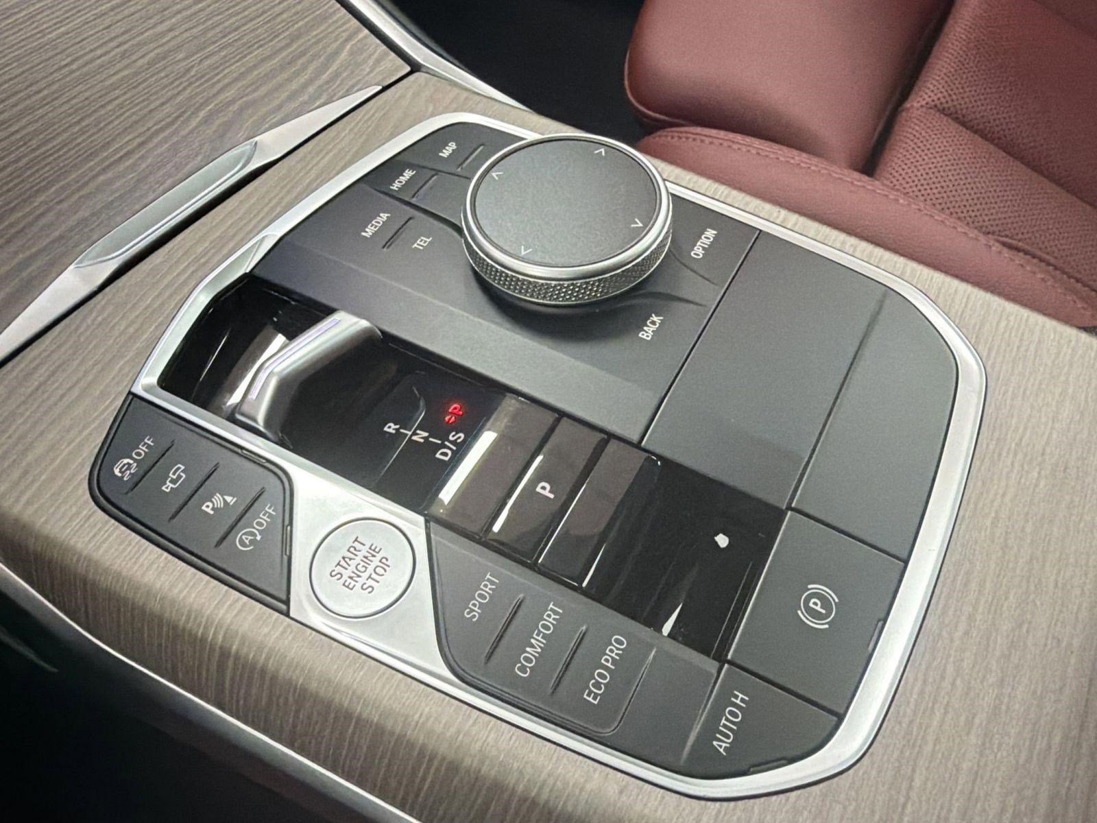 Certified 2025 BMW 330i xDrive Sedan AWD/4WD image 17