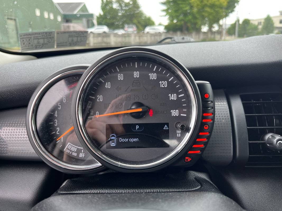 Used 2017 MINI Cooper 4-Door Hardtop FWD image 17