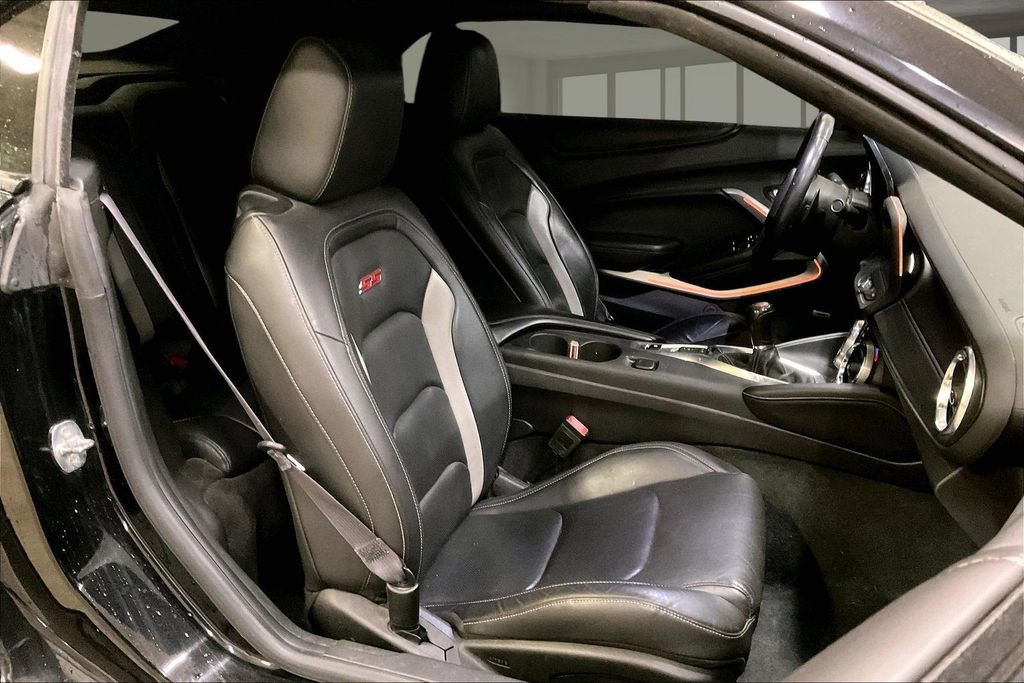 Used 2017 Chevrolet Camaro SS RWD image 8