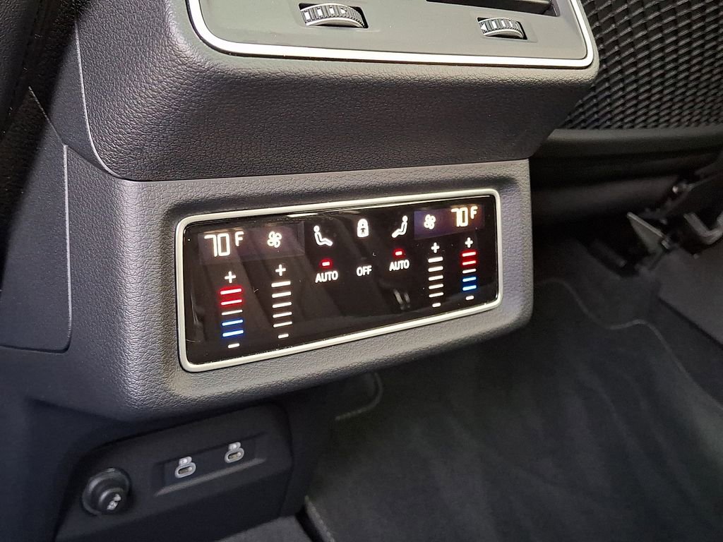 Used 2023 Audi e-tron Premium w/ Convenience Plus Package image 11