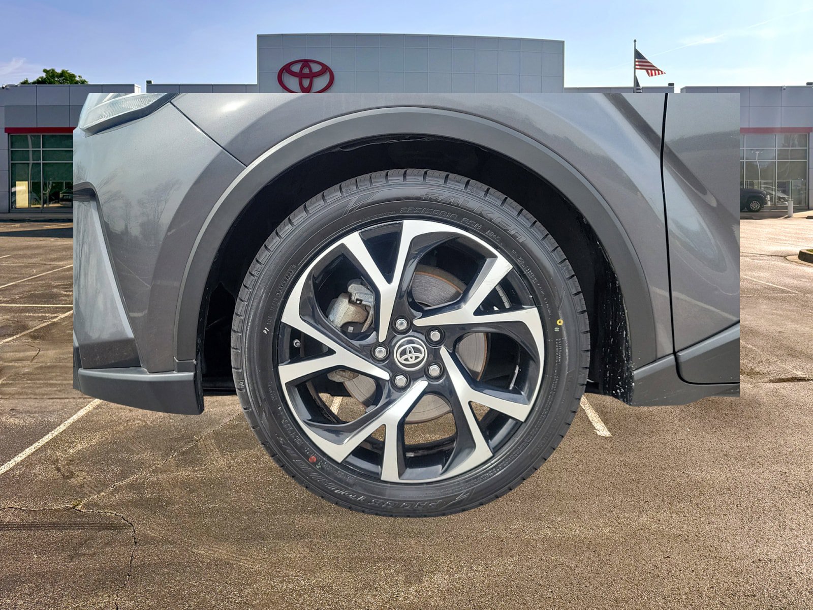 Used 2021 Toyota C-HR XLE FWD image 5