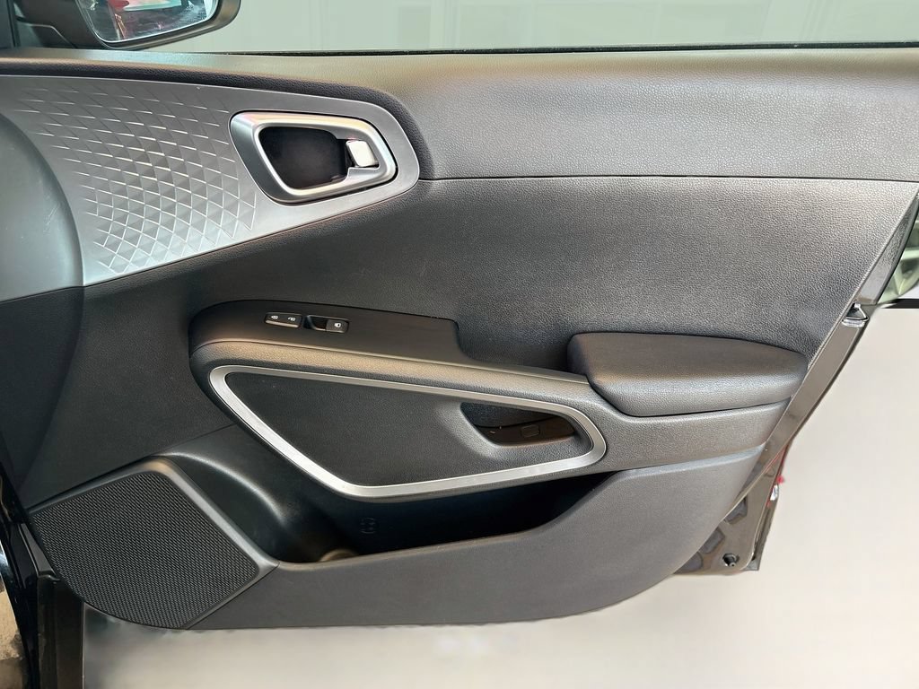 Used 2023 Kia Soul LX w/ Option Group 015 FWD image 24