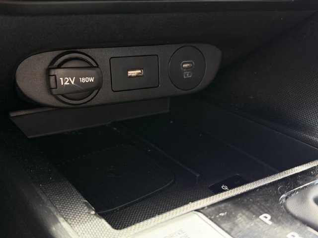 Used 2025 Hyundai Elantra SEL FWD image 19