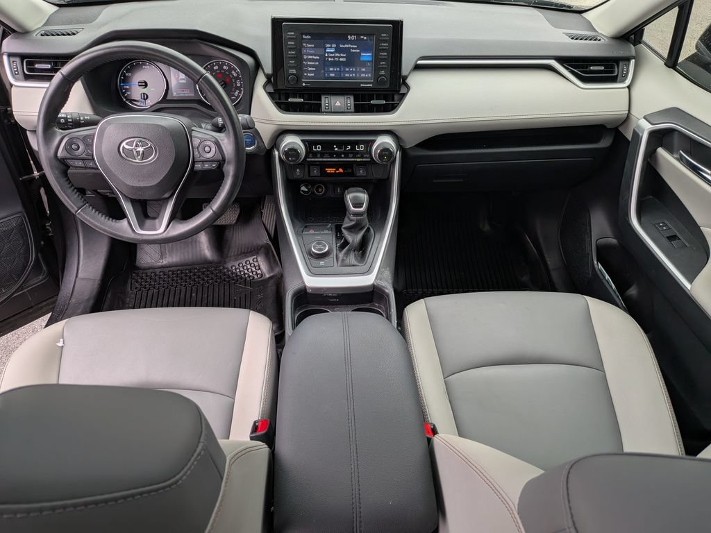 Used 2021 Toyota RAV4 XLE Premium AWD/4WD image 28