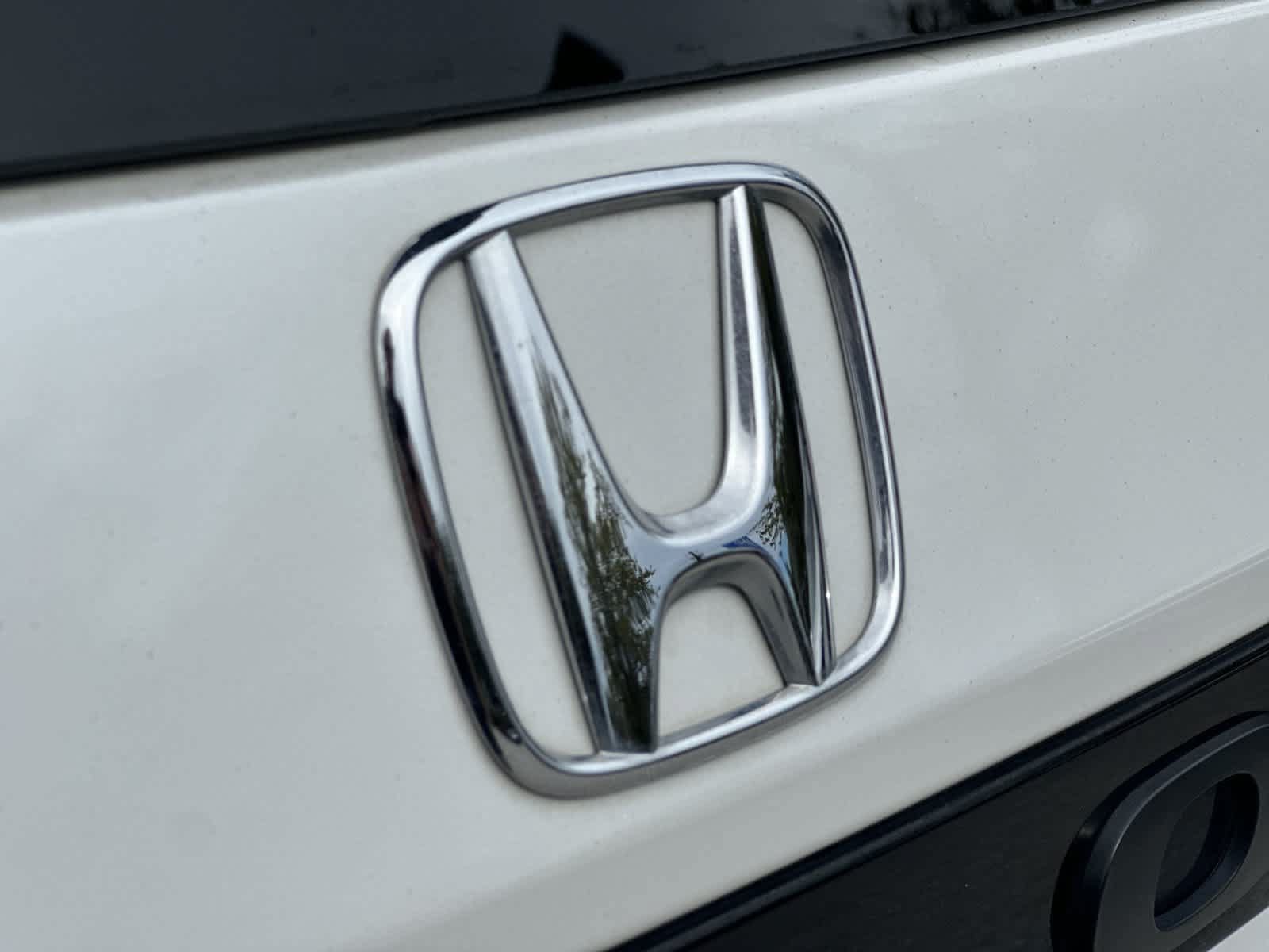 Used 2025 Honda Pilot Touring image 9