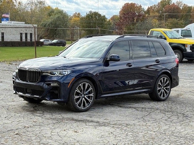 Used 2022 BMW X7 M50i image 9