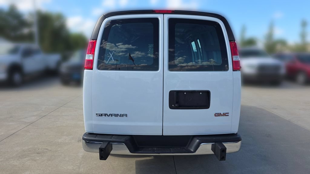 Used 2025 GMC Savana 2500 w/ Driver Convenience Package RWD image 4