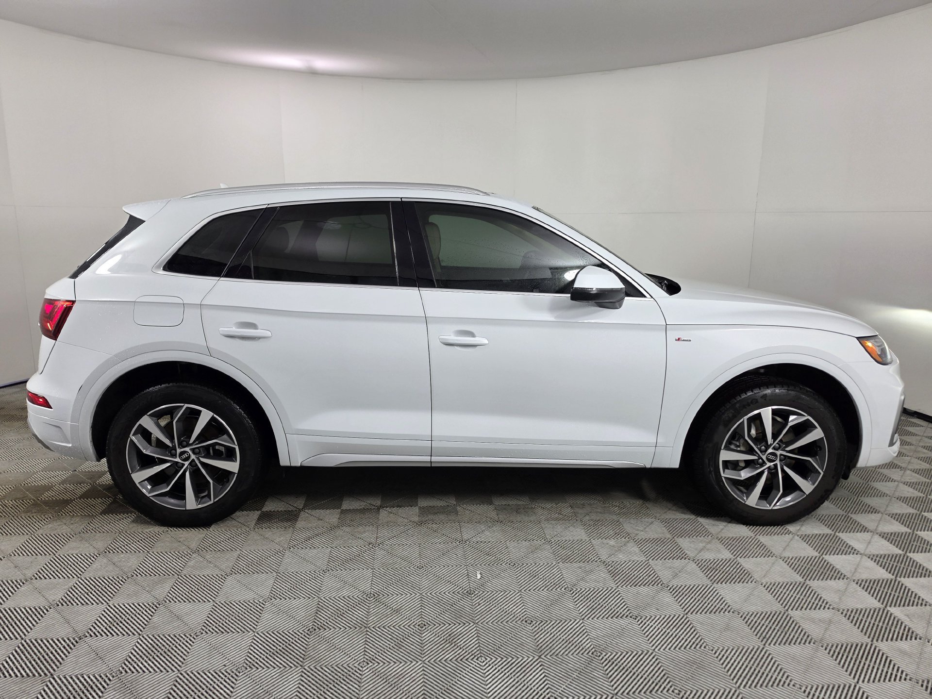 Certified 2023 Audi Q5 2.0T Premium Plus w/ Premium Plus Package AWD/4WD image 44