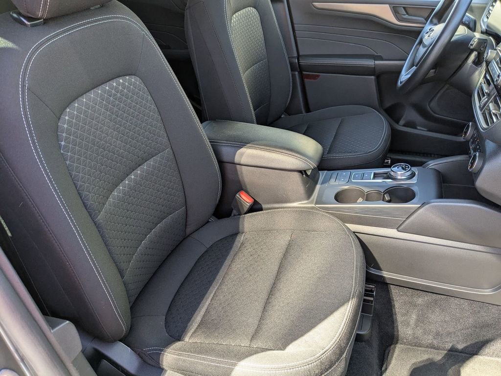 Used 2025 Ford Escape Active image 31