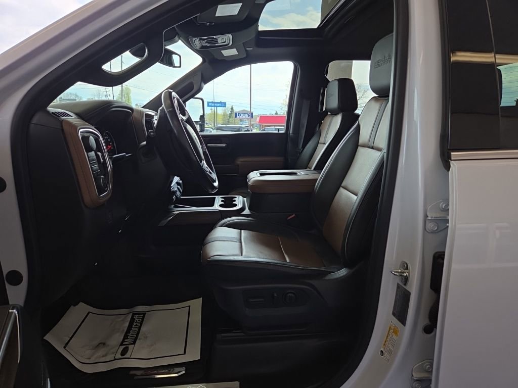 Used 2022 Chevrolet Silverado 3500 High Country w/ Safety Package II AWD/4WD image 17