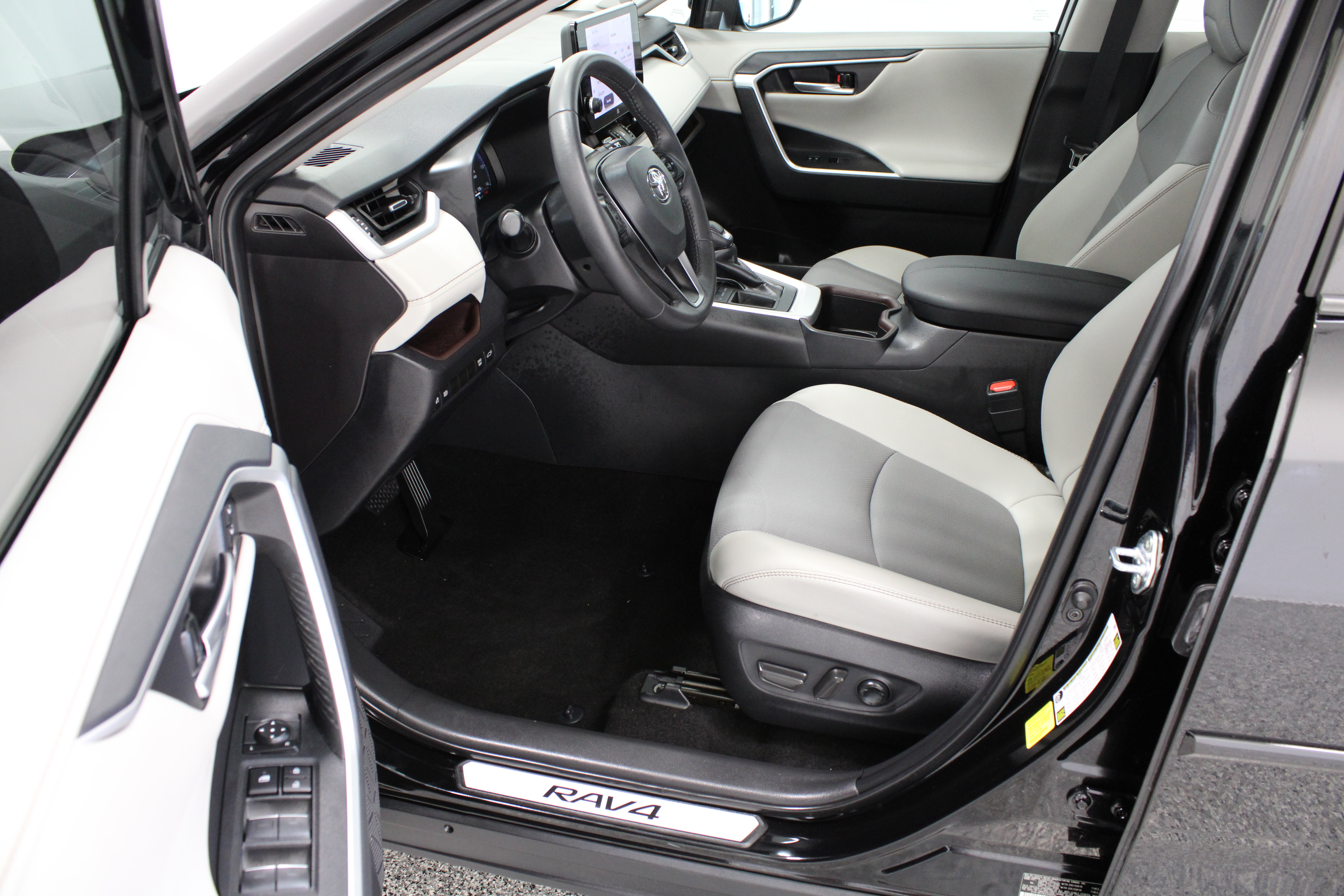 Certified 2025 Toyota RAV4 Limited FWD image 14
