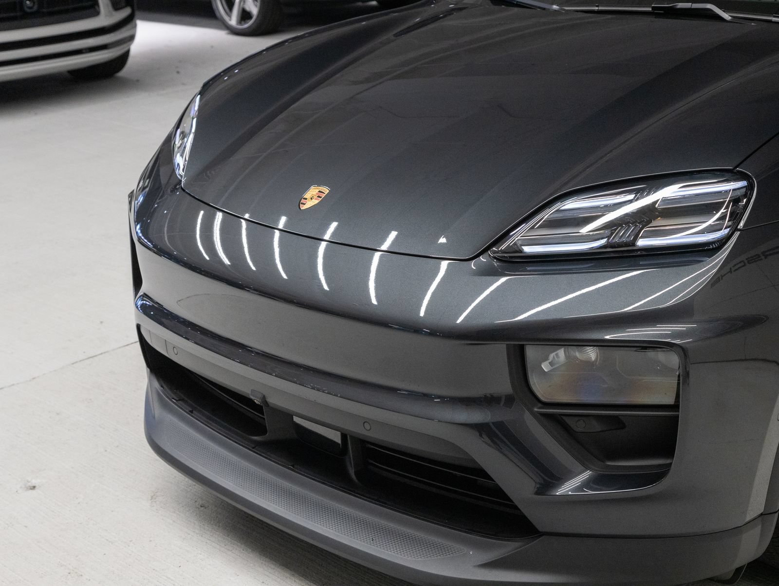 Certified 2026 Porsche Macan 4 Electric AWD/4WD image 32