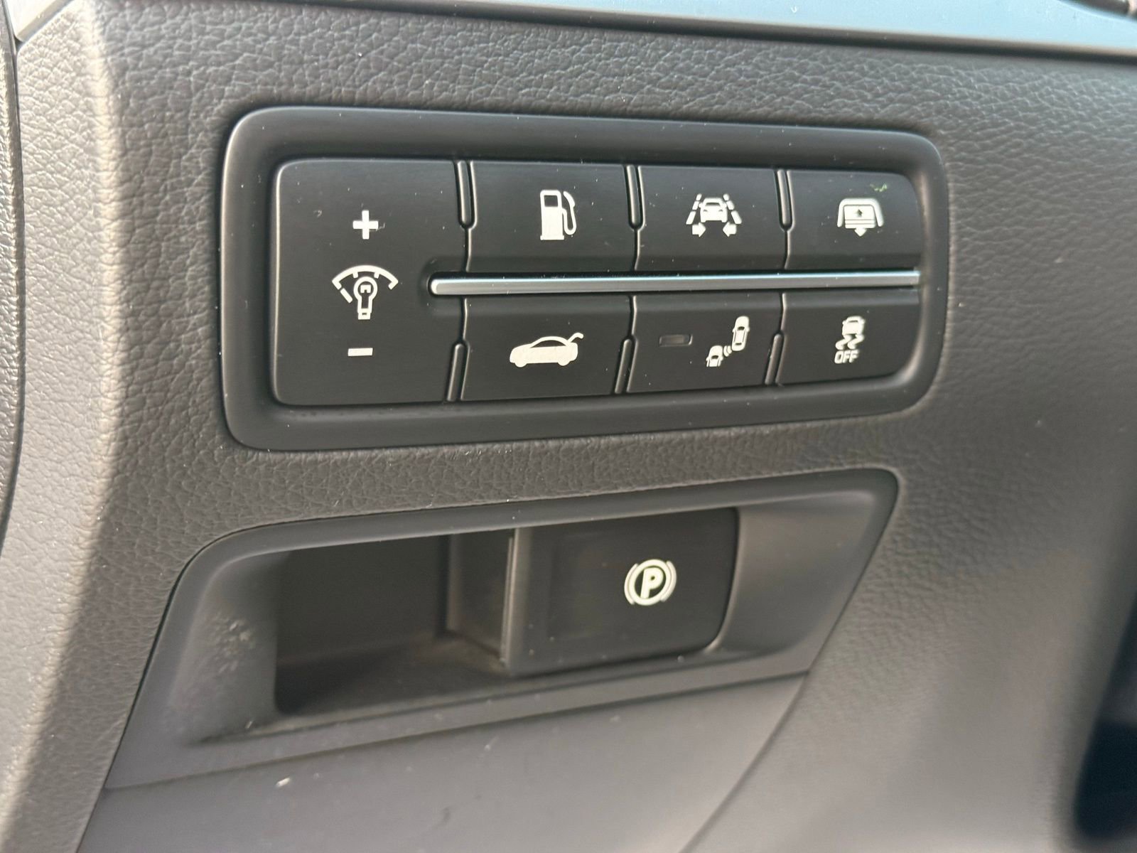 Used 2018 Genesis G80 3.8 w/ Option Group 02 image 17