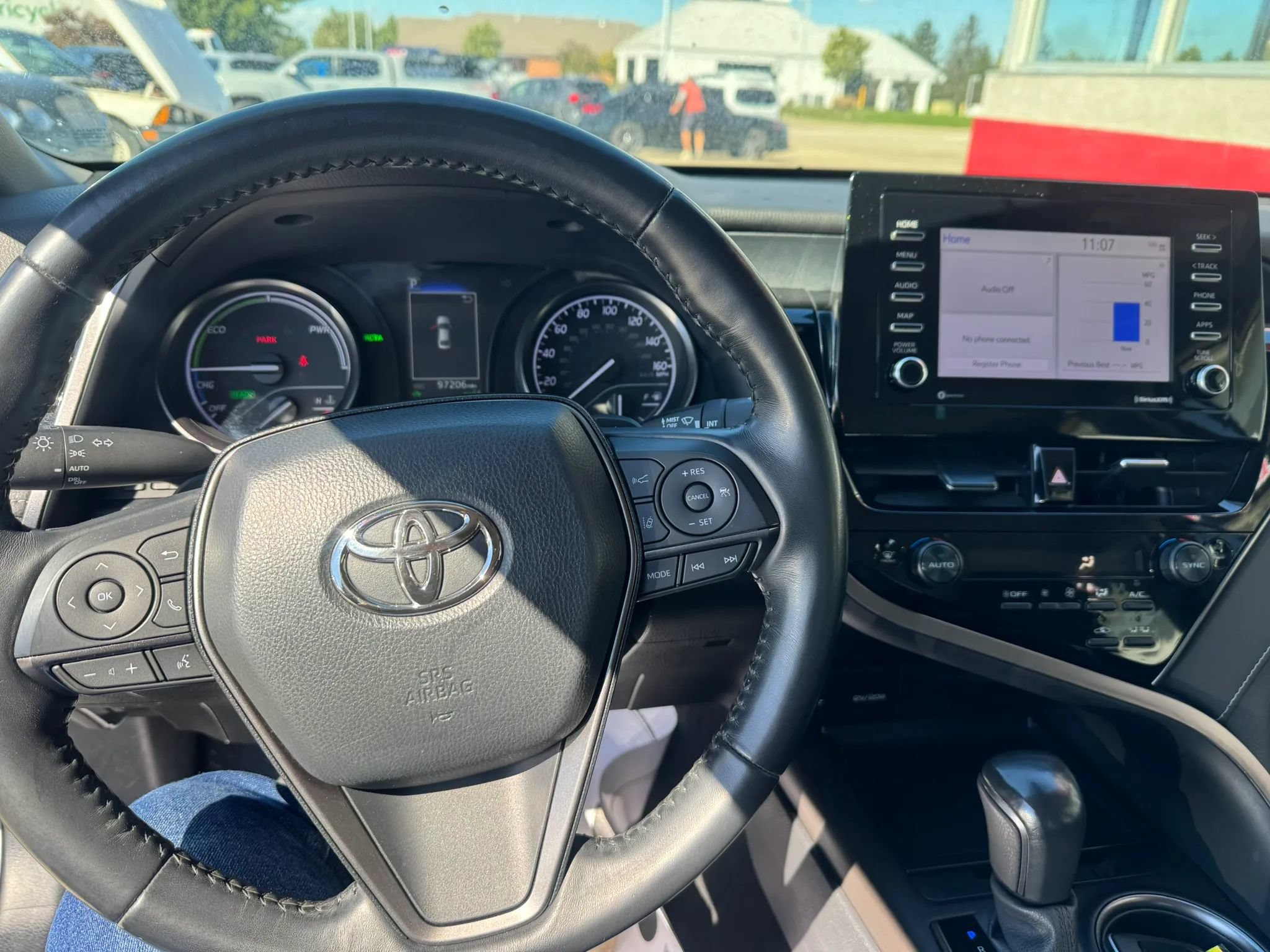 Used 2022 Toyota Camry SE w/ Cold Weather Package FWD image 10