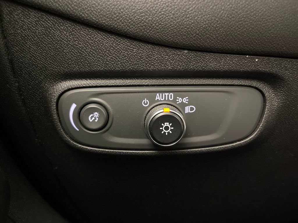 Used 2018 Chevrolet Equinox LT FWD image 30