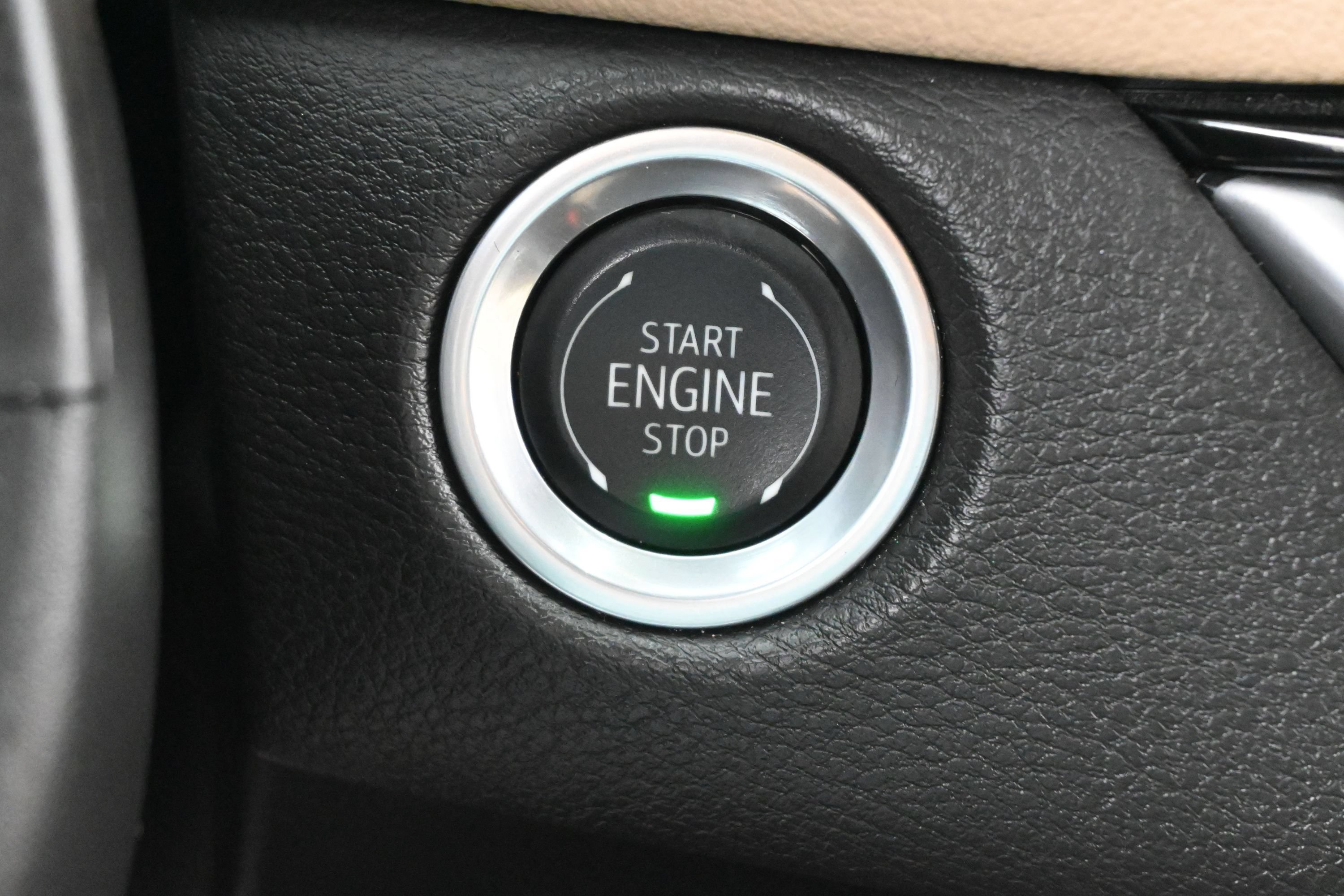 Used 2024 Cadillac XT4 Luxury w/ Cold Weather Package FWD image 20