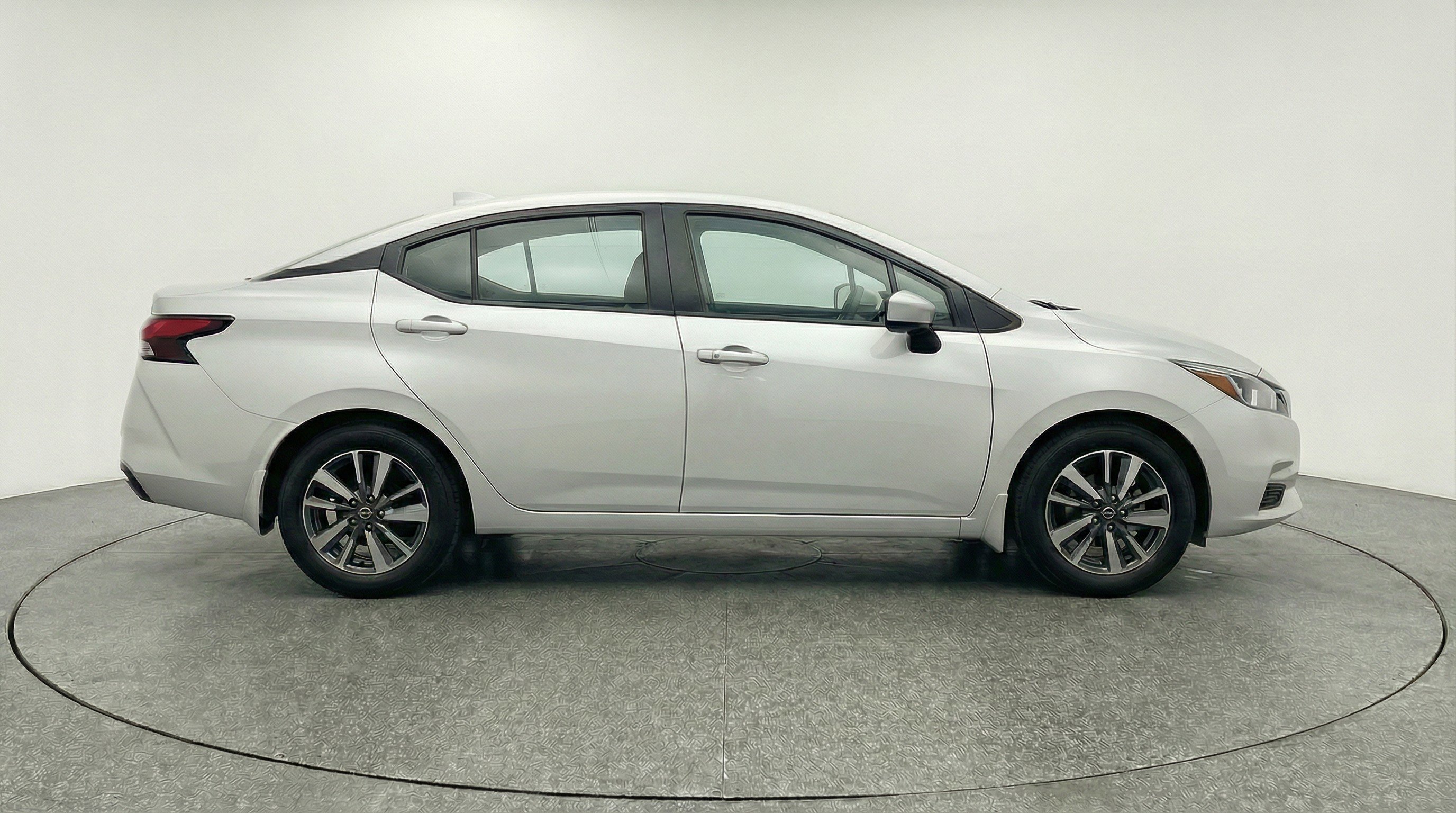 Used 2025 Nissan Versa SV FWD image 11
