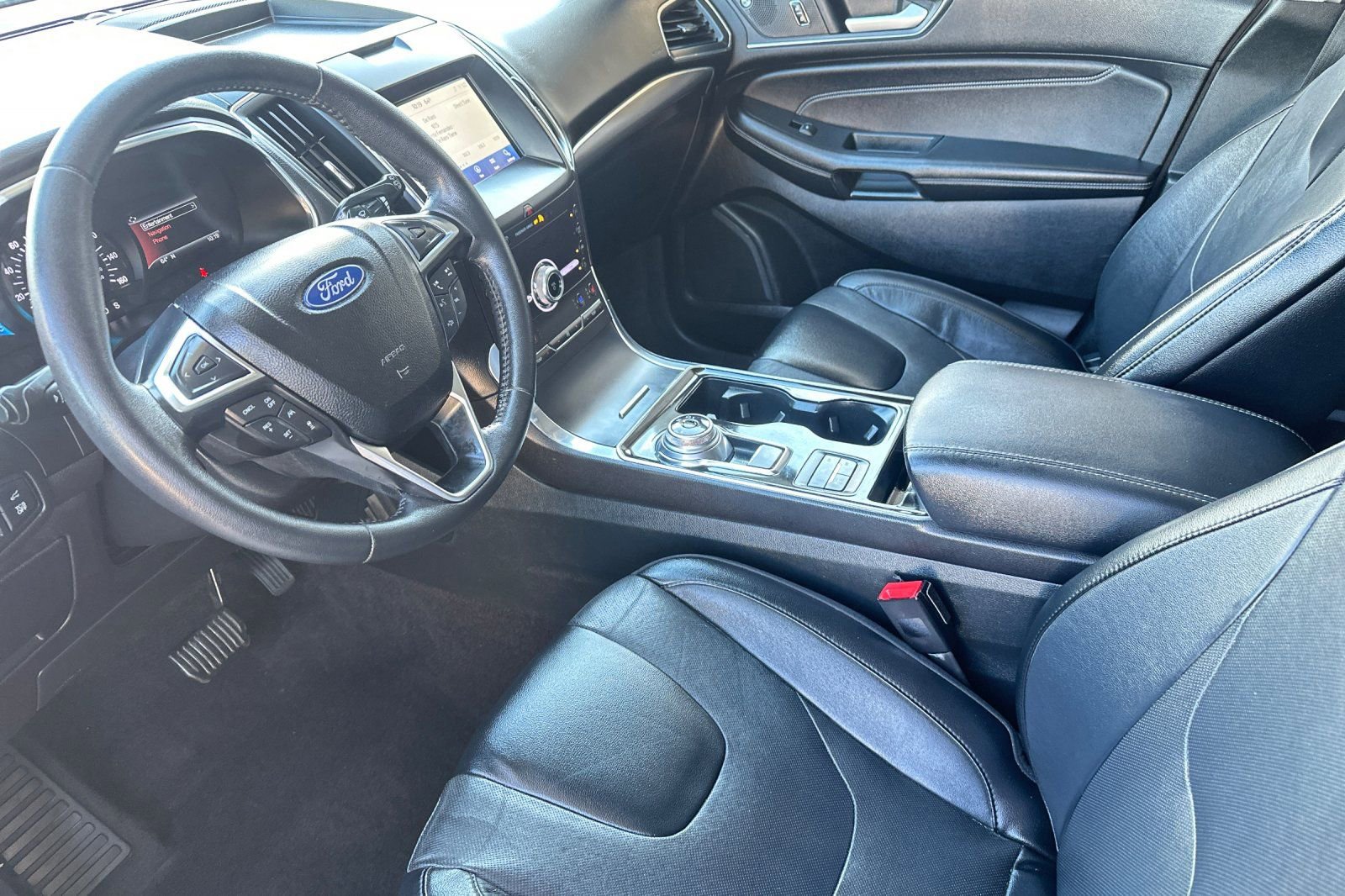 Used 2020 Ford Edge Titanium w/ Equipment Group 301A FWD image 10