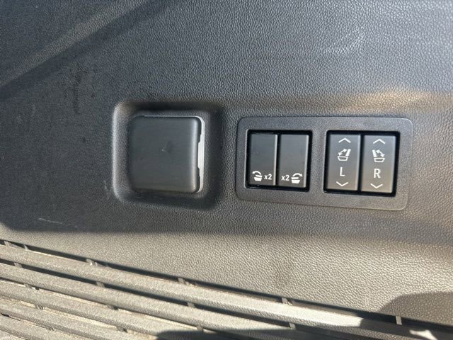 Used 2022 GMC Yukon XL AT4 image 27