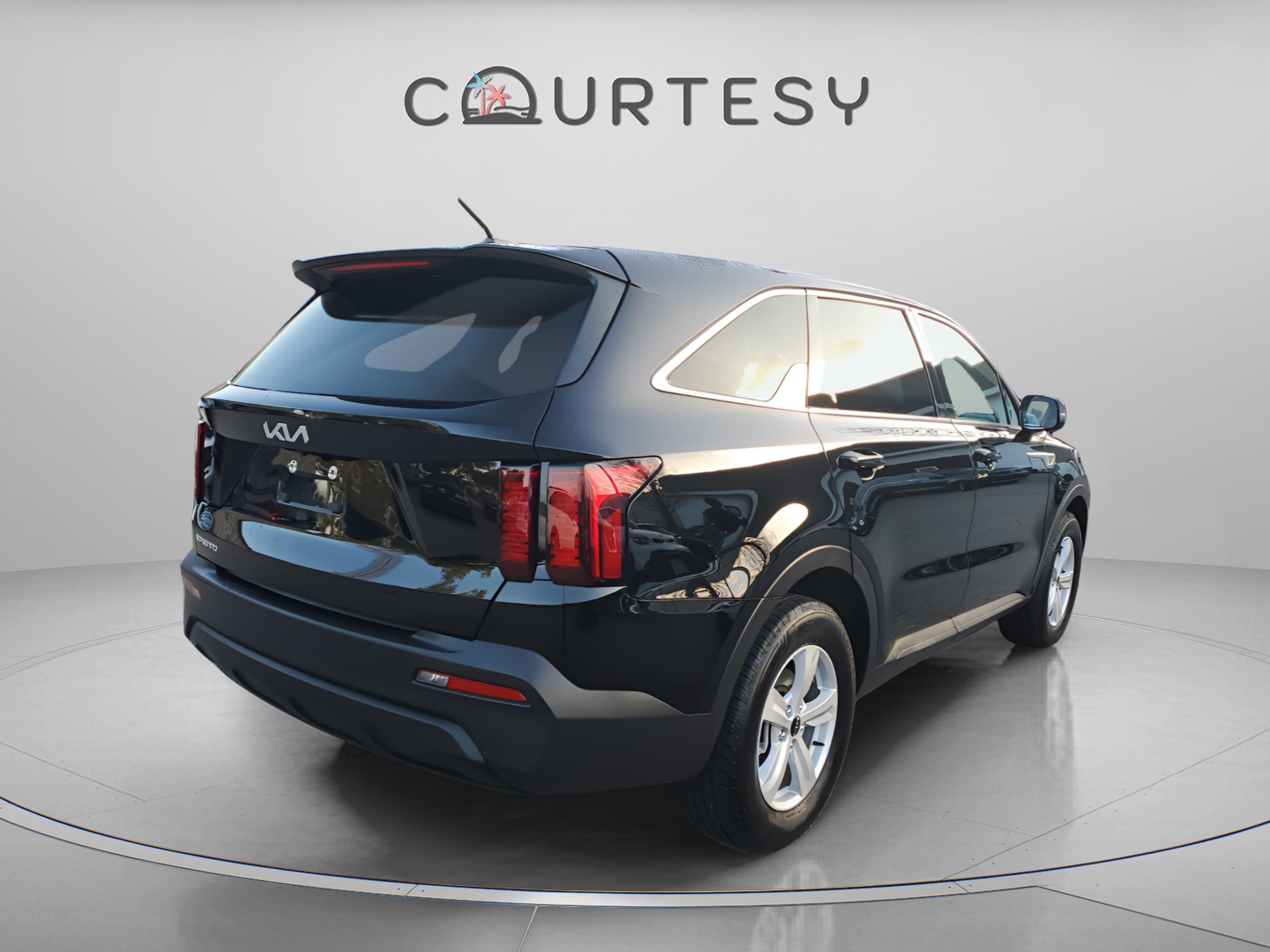 Certified 2023 Kia Sorento LX image 3