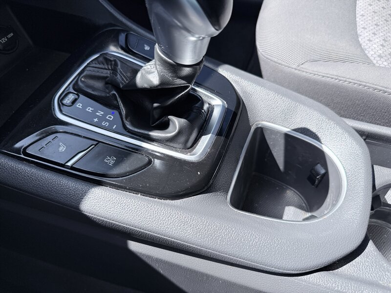 Used 2019 Hyundai Ioniq Plug-In Hybrid FWD image 22