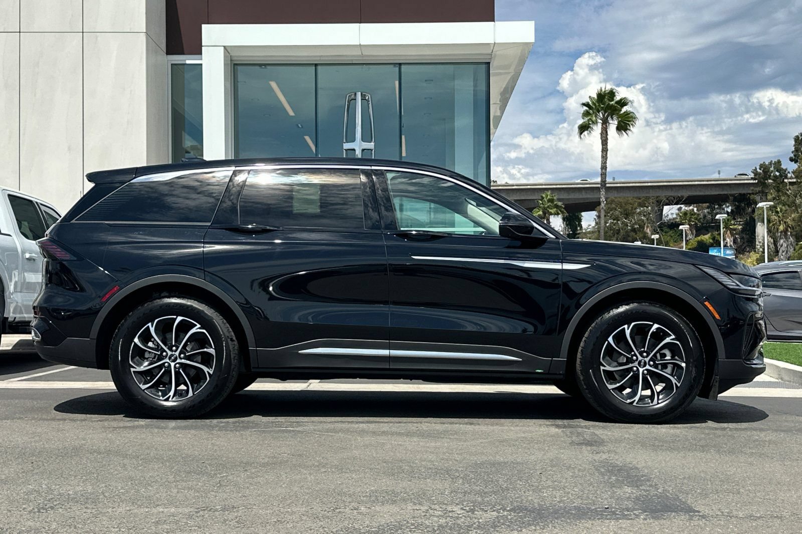 New 2026 Lincoln Nautilus Premier w/ Equipment Group 102A AWD/4WD image 2