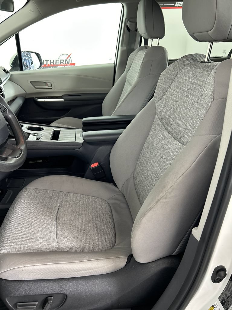 Used 2023 Toyota Sienna LE AWD/4WD image 12