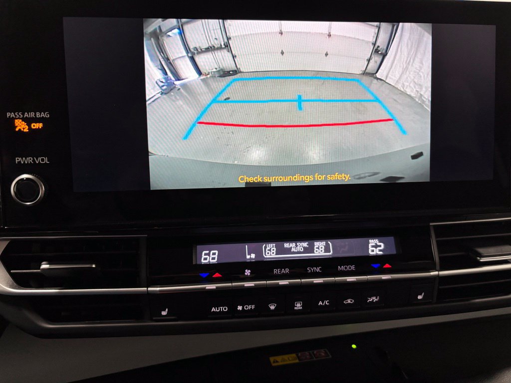 Used 2025 Toyota Sienna XLE AWD/4WD image 39