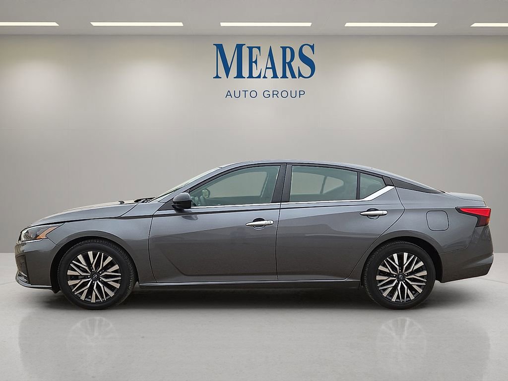 Used 2024 Nissan Altima 2.5 SV image 2