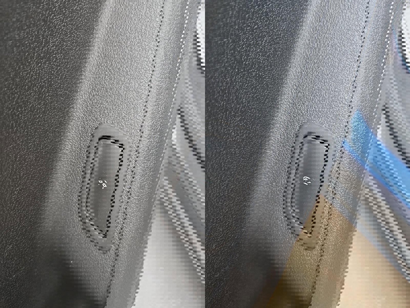 Used 2025 Chevrolet Traverse LT image 18