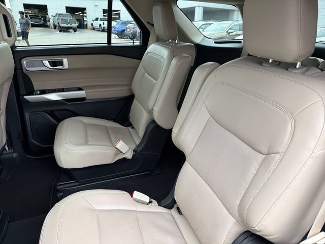 Used 2022 Ford Explorer Limited w/ Equipment Group 301A AWD/4WD image 22