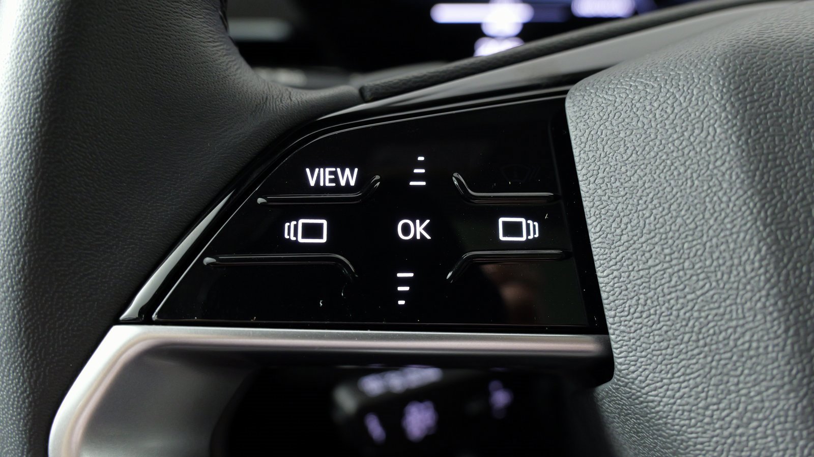 Used 2025 Audi Q6 e-tron Premium image 49