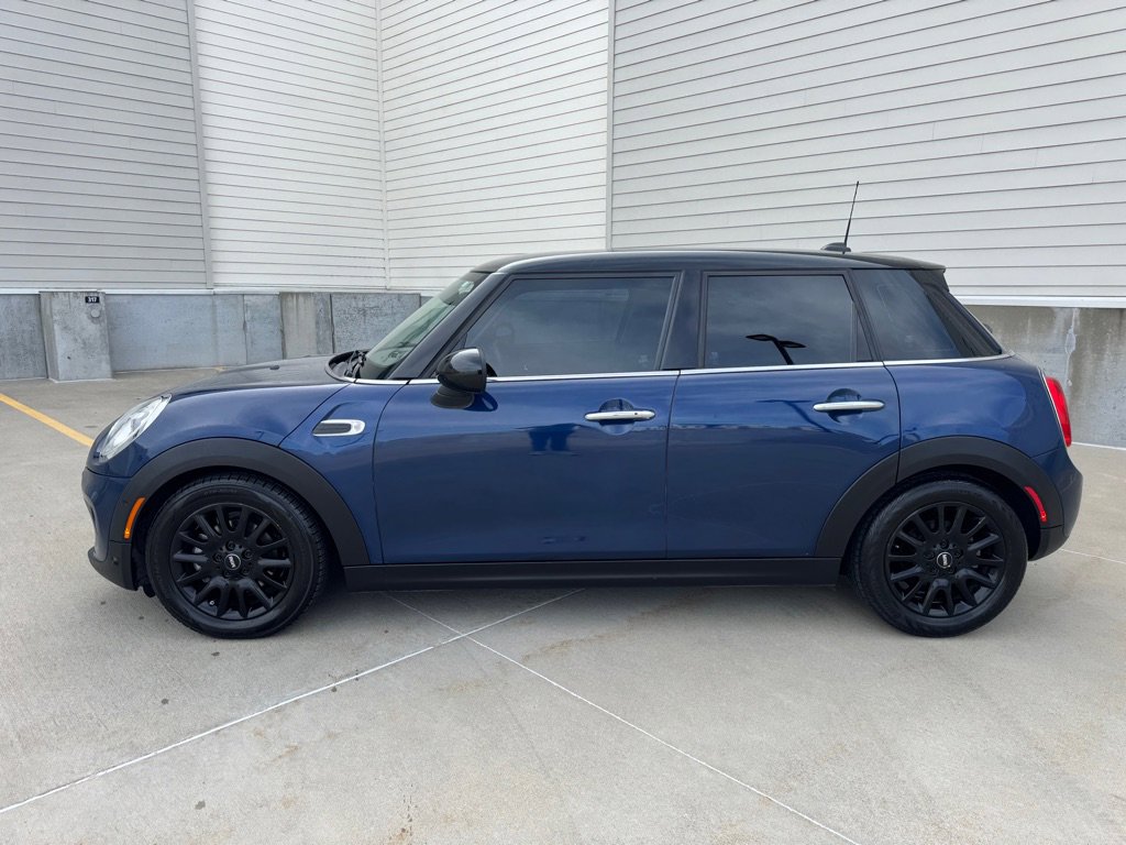Used 2016 MINI Cooper 4-Door Hardtop image 2