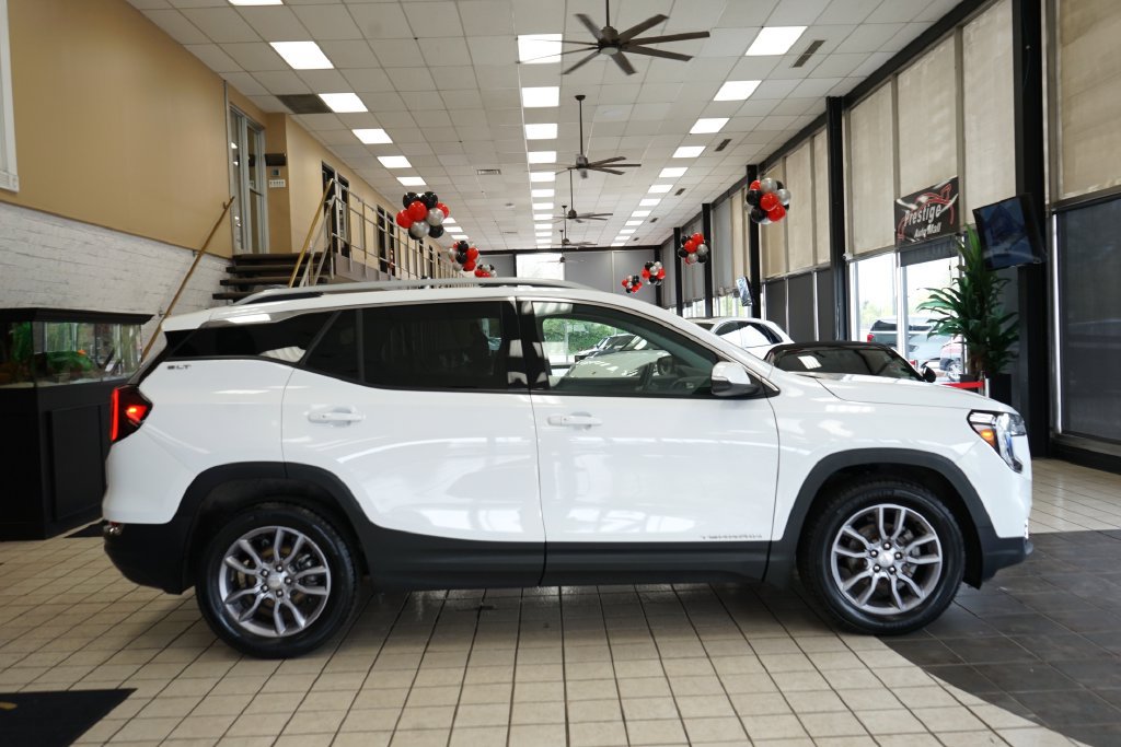 Used 2023 GMC Terrain SLT FWD image 16