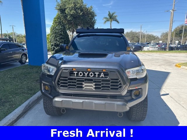 Used 2020 Toyota Tacoma TRD Off-Road w/ Technology Package image 2