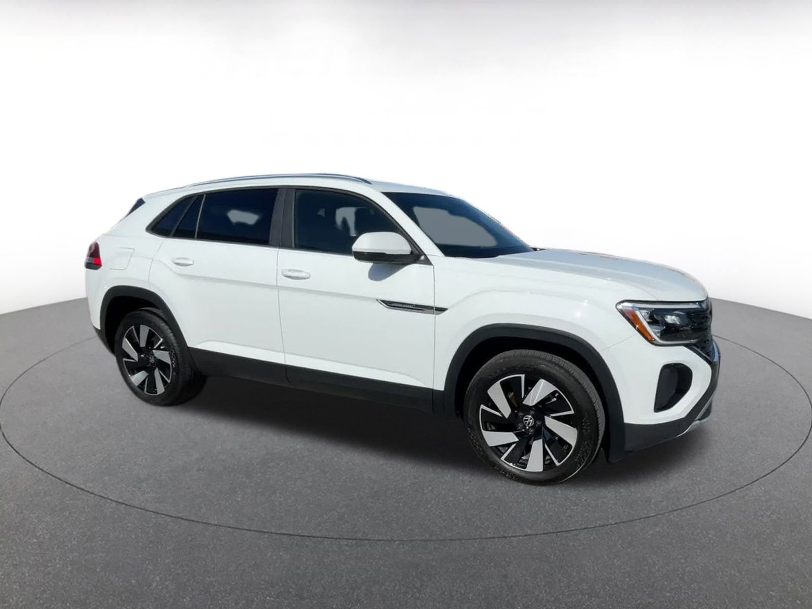 Used 2025 Volkswagen Atlas Cross Sport SE image 2