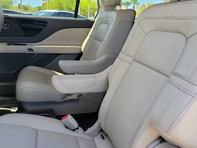 Used 2021 Lincoln Aviator Reserve w/ Elements Package Plus AWD/4WD image 16