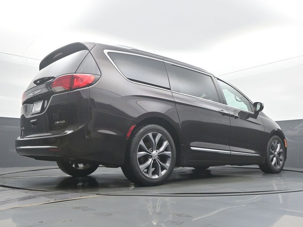 Used 2018 Chrysler Pacifica Limited image 51