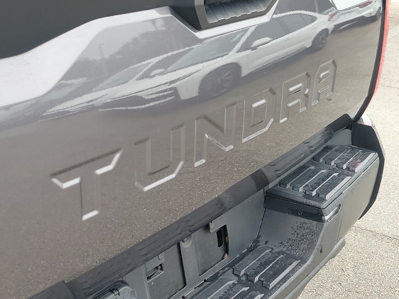 Used 2022 Toyota Tundra SR5 w/ SR5 Convenience Package AWD/4WD image 6