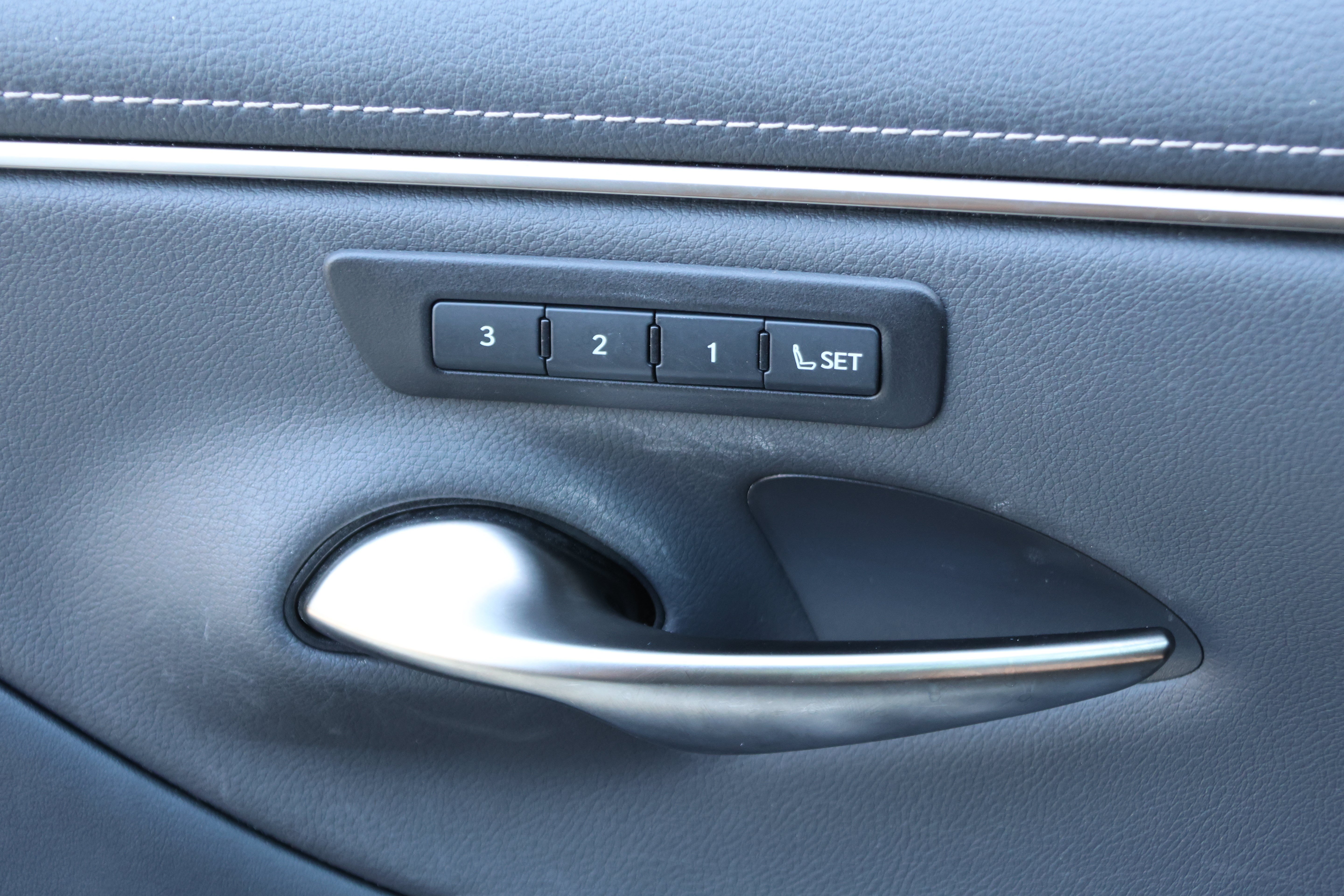 Used 2021 Lexus ES 300h w/ Premium Package FWD image 13