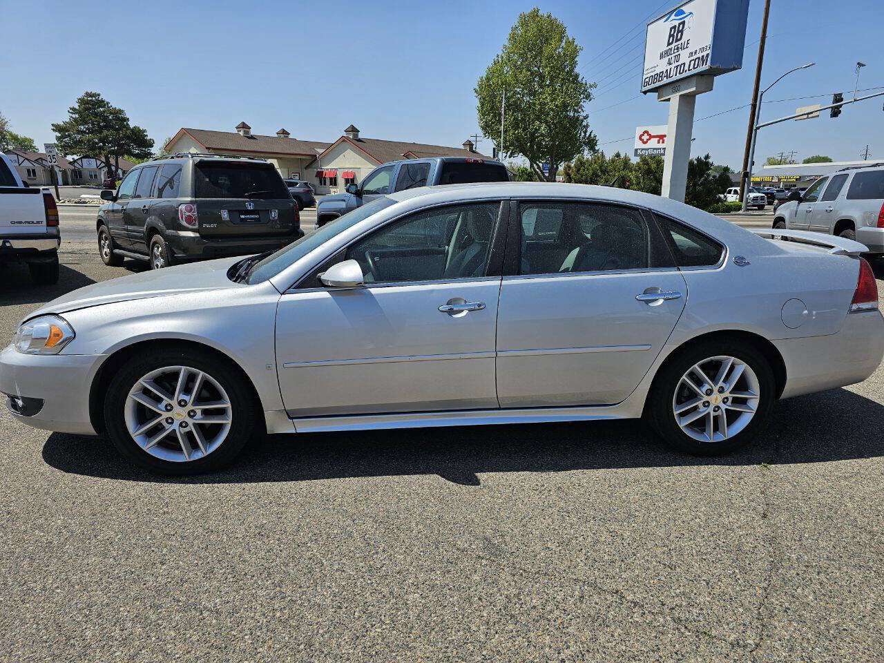 Used 2009 Chevrolet Impala LTZ image 3