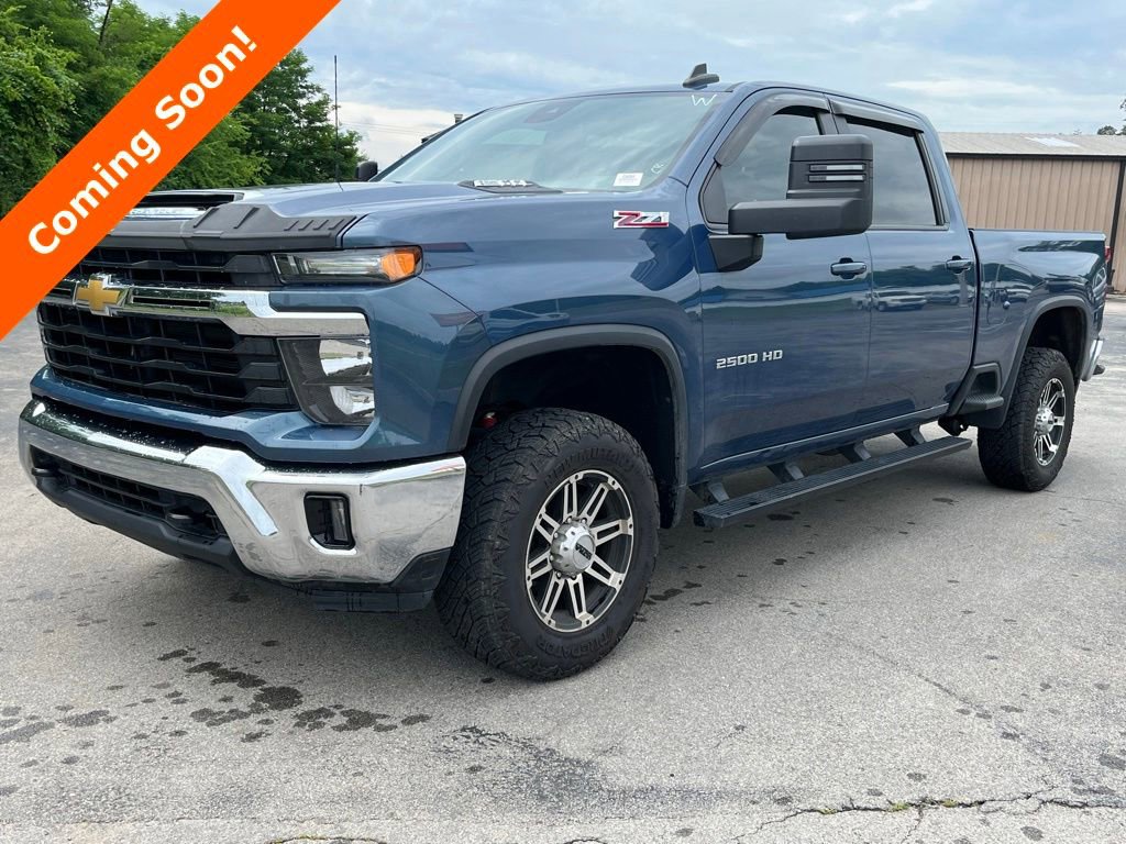 Used 2025 Chevrolet Silverado 2500 LT AWD/4WD image 2