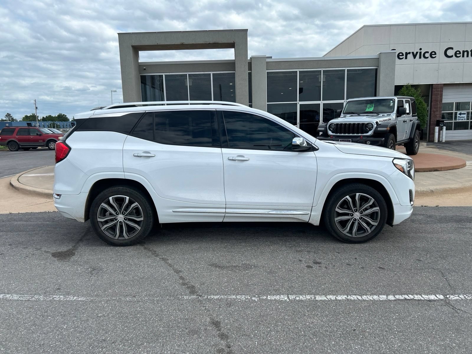 Used 2018 GMC Terrain Denali w/ Comfort Package FWD image 4