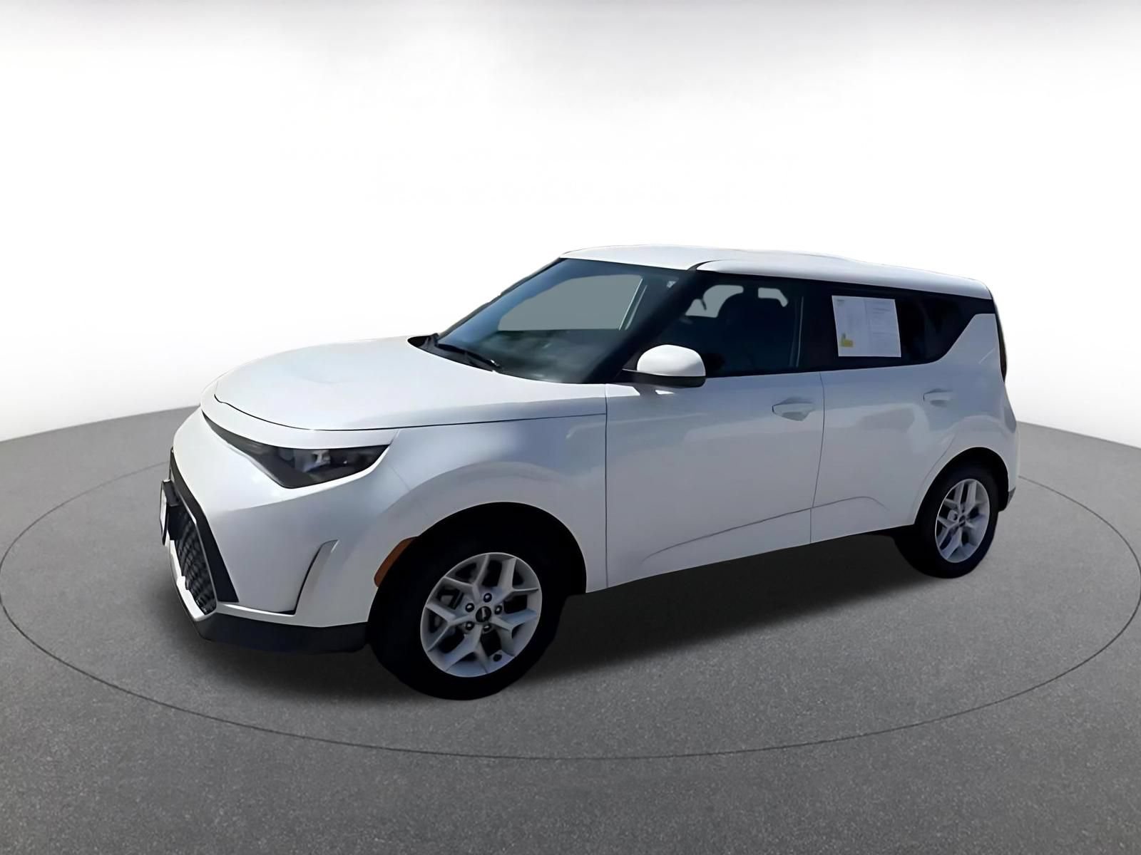 Used 2025 Kia Soul LX w/ LX Technology Package FWD image 8