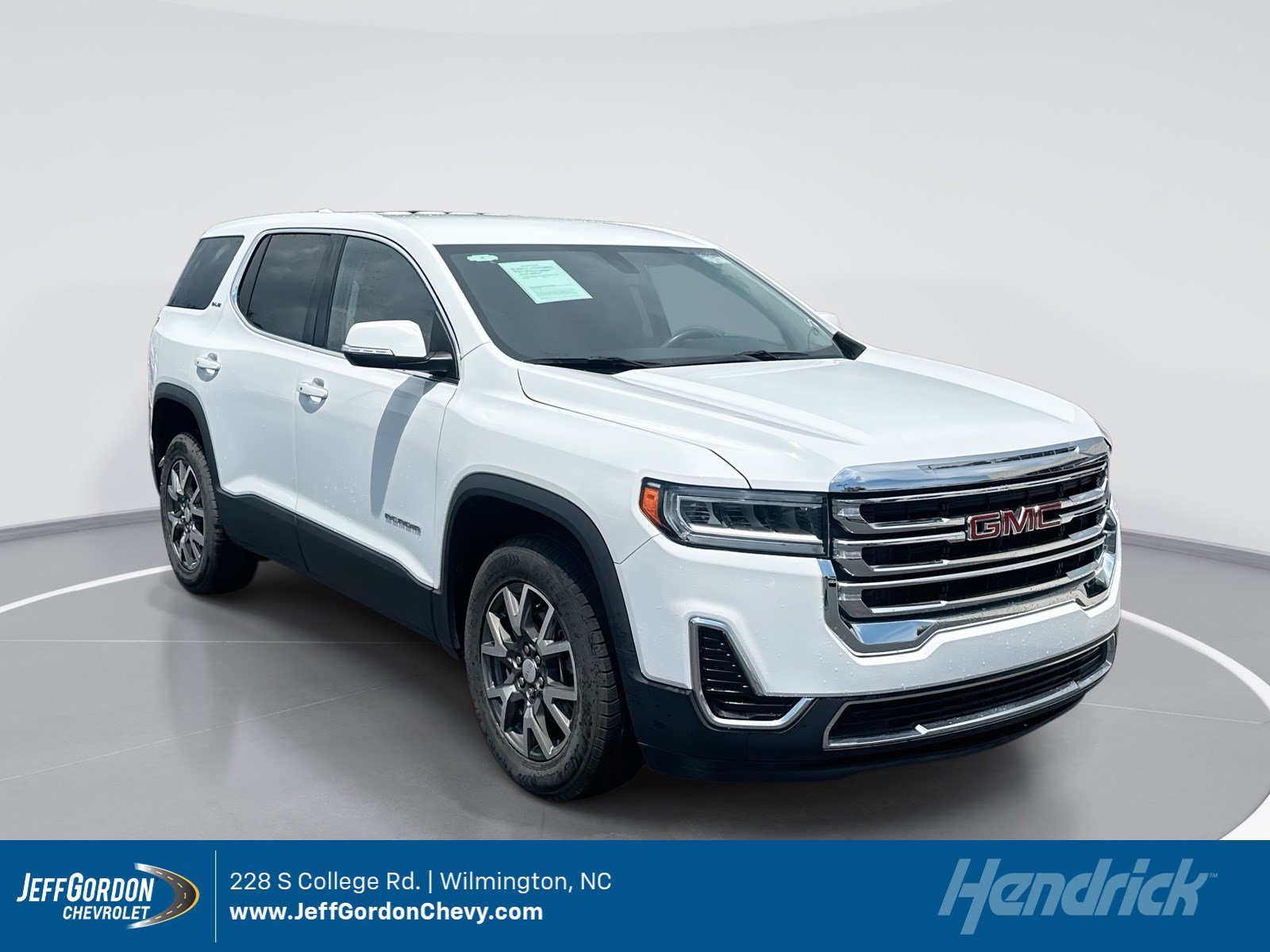 Used 2021 GMC Acadia SLE FWD image 1