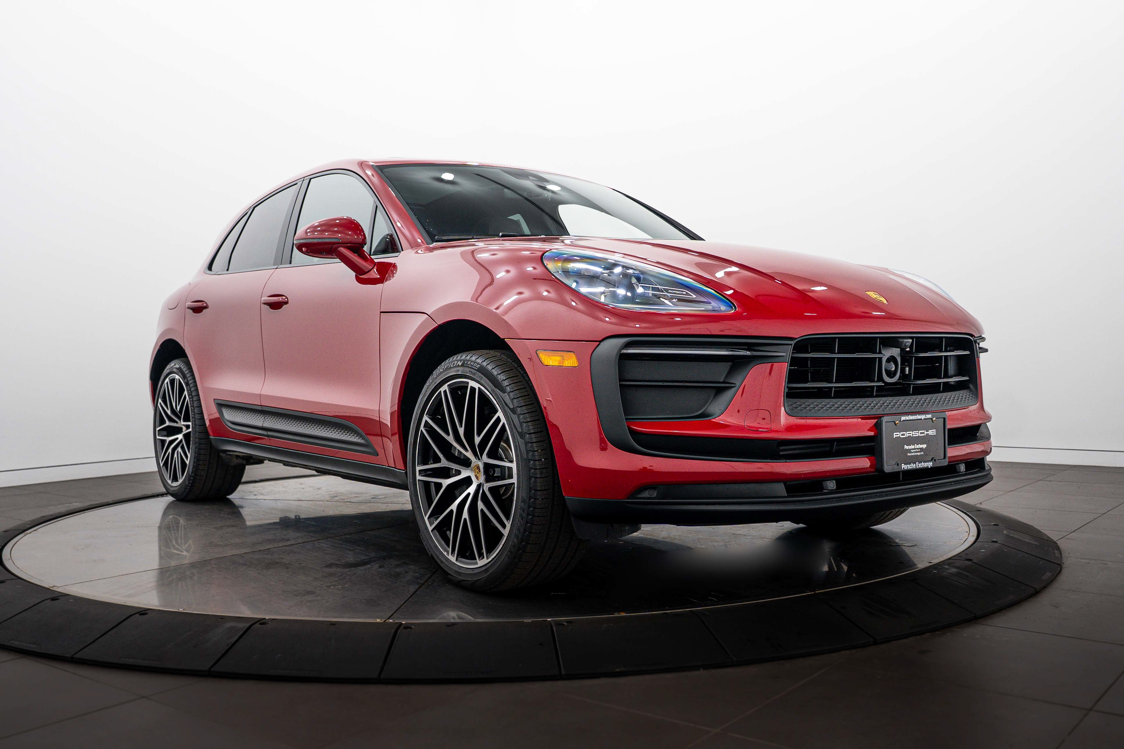 Certified 2026 Porsche Macan AWD/4WD image 9
