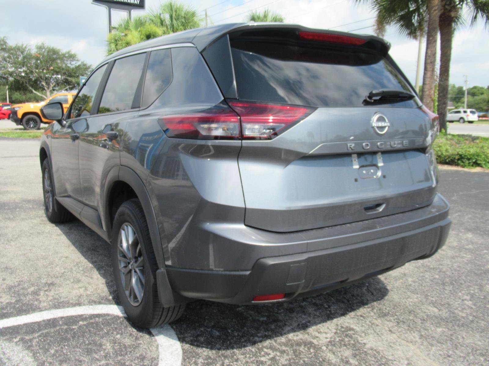 Used 2026 Nissan Rogue S FWD image 7
