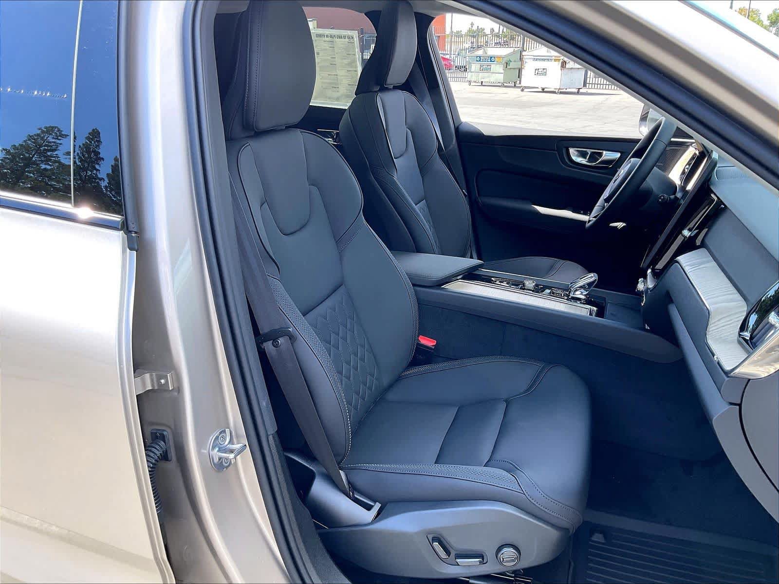 New 2027 Volvo XC60 T8 Plus AWD/4WD image 31